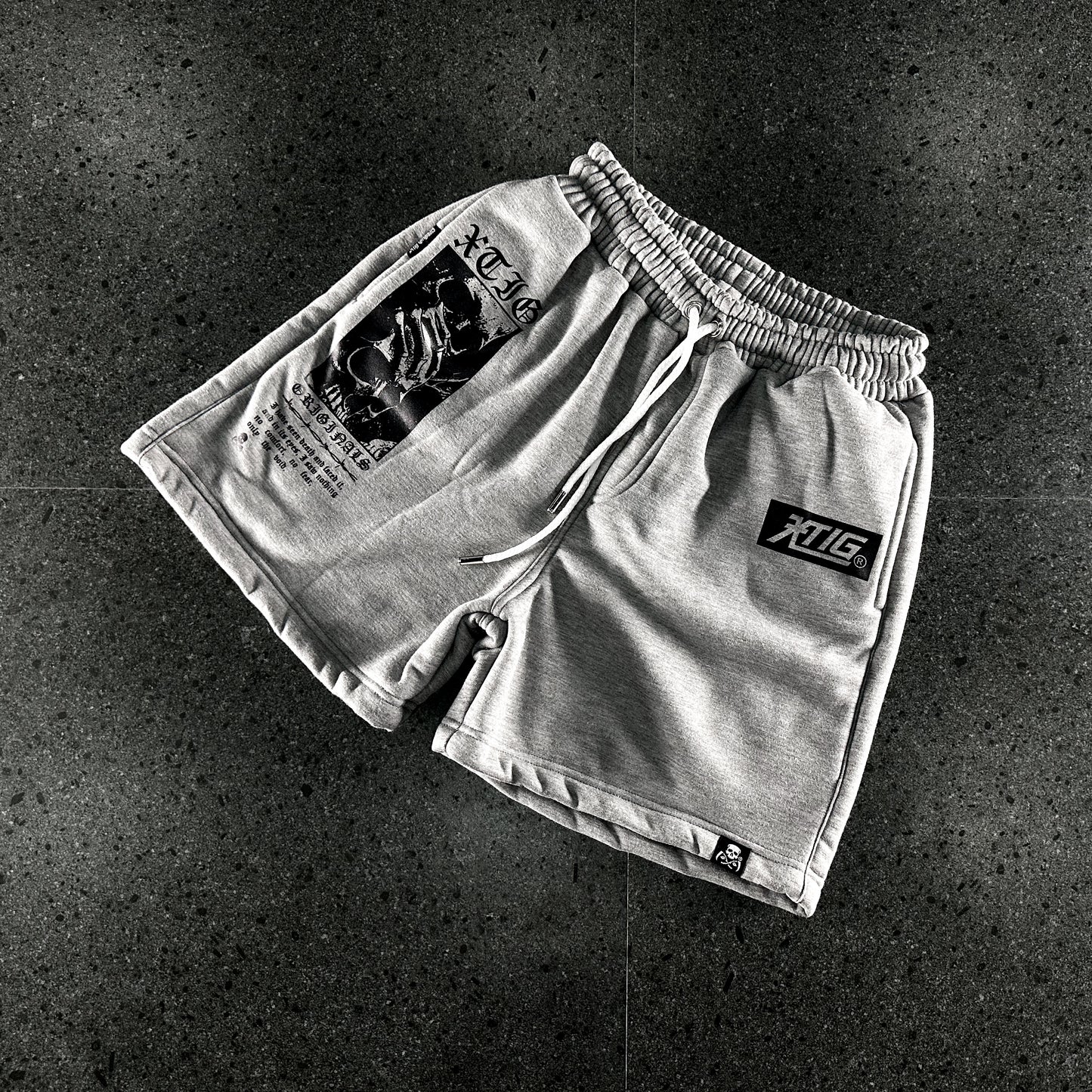 XTIG ORIGINALS - "SKULLFEAR | SWEATSHORT" - COLOR ASH GRAY | Unisex | Men | Women (ABOVE THE KNEE)